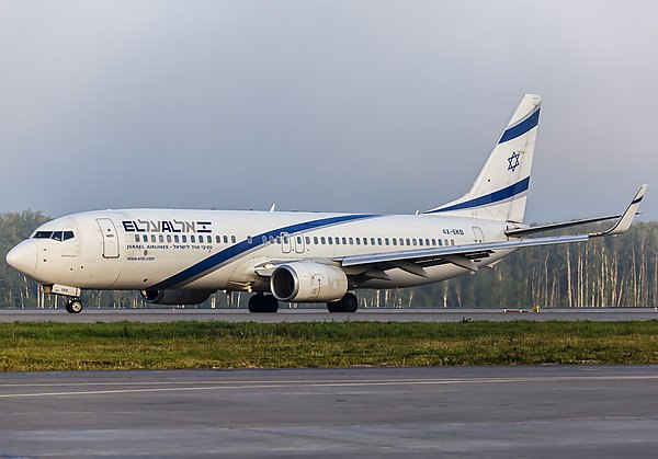 Авиакомпания El Al возобновляет рейсы из Тель-Авива в Москву Авиакомпания EL AL с 1 мая возобновляет рейсы по маршруту Тель-Авив – Москва – Тель-Авив. Об этом сообщает AVIA.RU со ссылкой на даныне аэропорта Домодедово. Как отмечают в аэропорту, в расписание введены 7 рейсов авиакомпании EL AL в неделю. Перелеты запланированы по понедельникам, вторникам, средам, четвергам и воскресеньям. В четверг и в воскресенье будет выполняться по два рейса в день в 14:50 и в 20:50. В остальные дни самолет отправляется в 14:50. Перелеты осуществляются на воздушных судах семейства Boeing 737. Время в пути составляет ориентировочно 5 часов 35 минут. В Домодедово напоминают, что Тель-Авив – уникальное направление полетов для московского авиаузла. Помимо национального перевозчика государства Израиль, маршрут также обслуживает авиакомпания Red Wings. Российский перевозчик выполняет рейсы три раза в неделю, по понедельникам, средам и aviaru.net/n283160