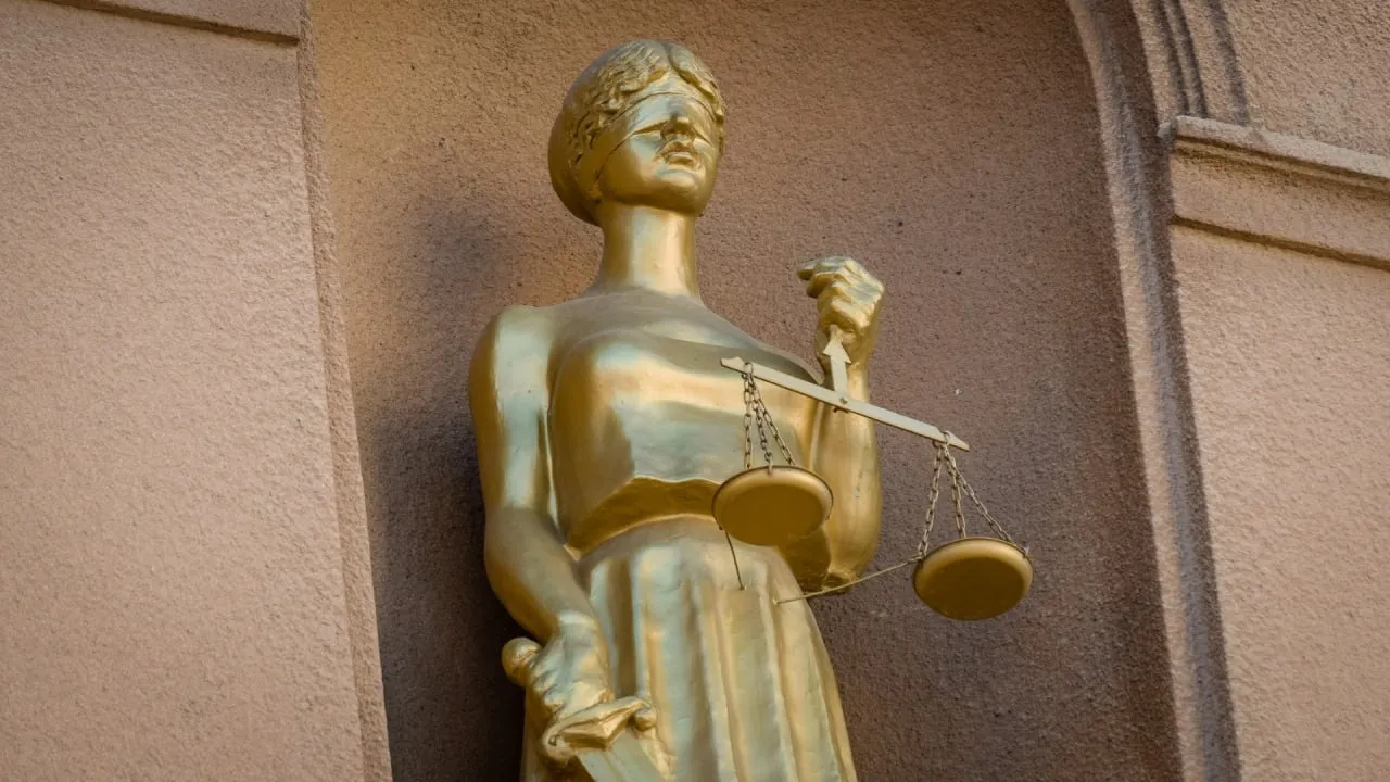 Суды рассмотрели изменения меры пресечения по делу Башспирта В апелляции просили освободить директоров из СИЗО и назначить им запрет определённых действий Советский райсуд Уфы поддержал ходатайство для бывшего руководителя ООО ТД Башспирт Александра Компанченко А вот генеральному директору АО Башспирт Рауфу Нугуманову Верховный Суд Башкирии меру пресечения оставил без изменений
