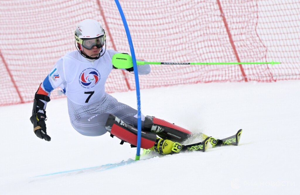 Шесть российских паралимпийцев получили двусторонние приглашения на Игры 2026 На Паралимпиаде в Италии смогут выступить горнолыжники Алексей Бугаев и Варвара Ворончихина лыжники Иван Голубков и Анастасия Багиян с лидером Сергеем Синякиным парасноубордисты Дмитрий Фадеев и Филипп Шеббо Монзер сообщил РИА Новости президент Паралимпийского комитета России Павел Рожков Зимние Паралимпийские игры 2026 года в Милане и Кортина д Ампеццо пройдут с 6 по 15 марта Подписывайтесь на РИА Новости Спорт в MAX