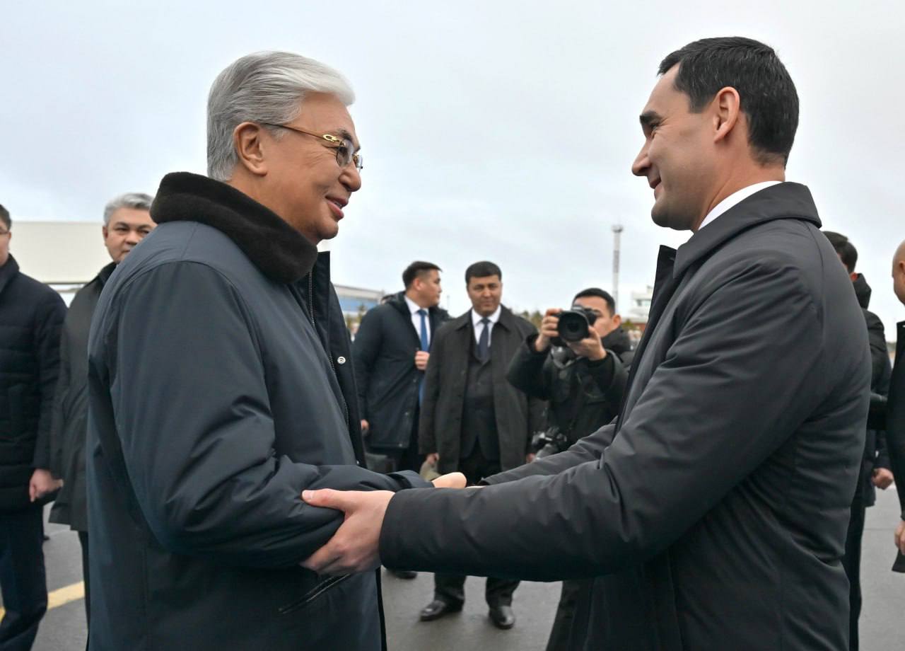 Касым Жомарт Токаев встретил Президента Туркменистана Сердара Бердымухамедова прибывшего в Казахстан с государственным визитом В честь высокого гостя в международном аэропорту Астаны была выстроена рота почетного караула Казахстан Туркменистан Политика centralasianow Подписаться на канал