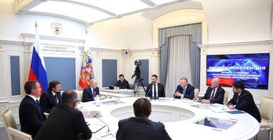 Президент России Владимир Путин призвал создать четкие и понятные критерии использования земли для бизнеса в исторических регионах и максимально очистить процесс от бюрократии. Вопрос неопределенности правового статуса земельных участков в Донбассе и Новороссии затронул гендиректор «Промышленного трейд альянса», член генсовета «Деловой России» Василий Фоменко на встрече главы государства с общественной организацией. «Хотелось бы без ручного режима выработать общие критерии, связанные с использованием земли, со статусом этой земли. Надо выработать общий порядок, разбюрократить его максимально, вне зависимости от того, что было раньше. Надо исходить из того, что есть сейчас и в чем заинтересована страна и эти регионы», — поручил Президент.