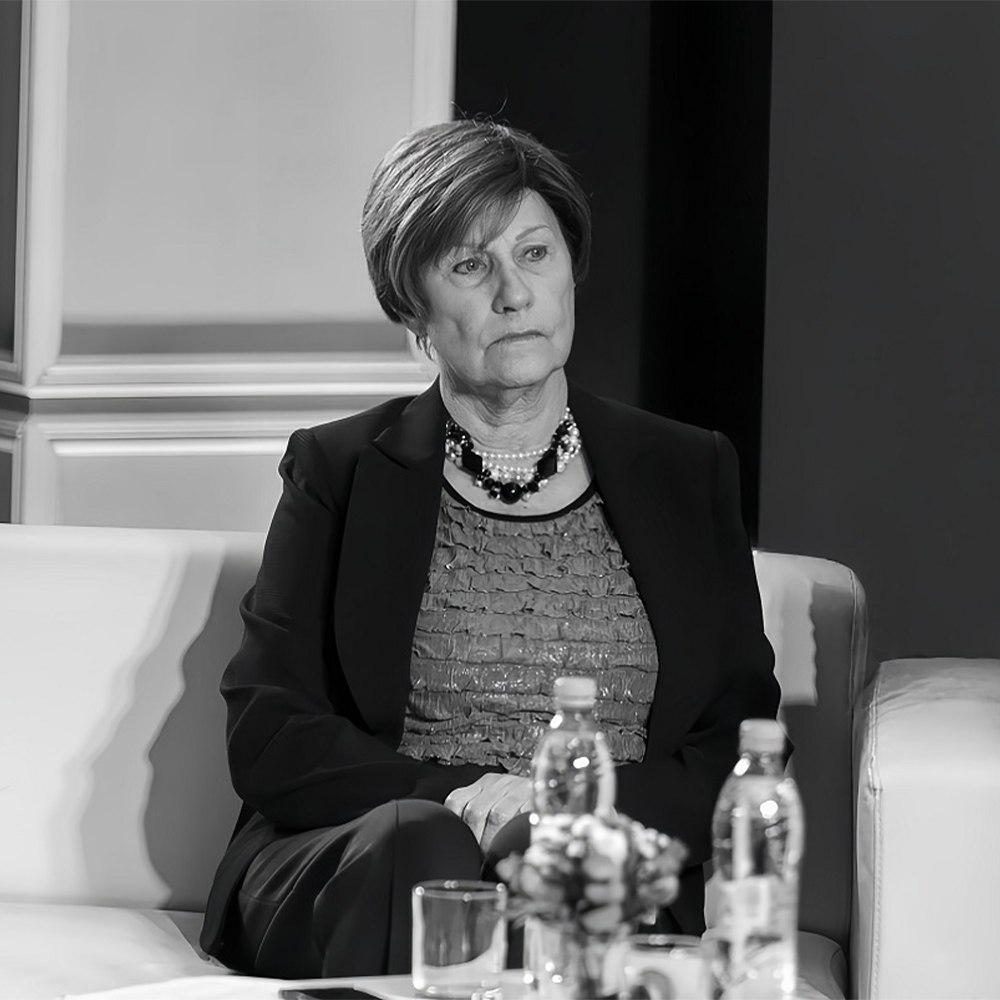 Ушла из жизни бывшая волейболистка и тренер Уралочки Галина Карполь Супруга вице президента екатеринбургского клуба Николая Карполя скончалась на 85 м году жизни сообщает официальный сайт Уралочки Этому клубу Галина Карполь отдала 12 лет в качестве игрока и 12 лет в качестве тренера Подписывайтесь на РИА Новости Спорт в MAX