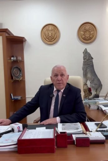 Спикер НСГ о визите директора СИБ Обсуждали выборы в Гагаузии Спикер Народного собрания Гагаузии Дмитрий Константинов прокомментировал встречу с директором Службы информации и безопасности Александром Мустяцей По его словам визит состоялся для обсуждения планов по проведению выборов в Народное собрание Константинов сообщил что новый состав ЦИК Гагаузии сформировать не удается из за решения Апелляционной палаты Молдовы по запросу Госканцелярии Мы ждем решения Высшей судебной палаты которое будет принято 26 ноября После этого можно будет избрать новый ЦИК и назначить дату выборов сказал спикер НСГ Он добавил что провести выборы удастся не ранее марта 2026 года rusputnikmd 2