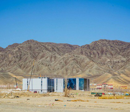 Глава SMIC предупредил о риске простаивания ИИ ЦОД из за поспешного роста и неудачного размещения Глава компании SMIC заявил что ускоренное строительство ИИ ЦОД и дата центров для ИИ по всему миру может привести к недозагрузке мощностей Компании создают инфраструктуру на годы вперед но реальные сценарии использования часто не проработаны