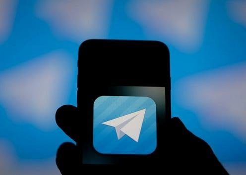 21 летний учитель истории из Пахтачинского района Самаркандской области Узбекистана получил 12 суток административного ареста за оскорбительный комментарий о Пророке Мухаммаде оставленный 30 декабря в Telegram канале После того как пользователи соцсетей распространили скриншот и потребовали наказания правоохранители задержали его доказав авторство по ст 184 3 КоАО пропаганда религиозной вражды предусматривающей штраф до 100 БРВ или арест до 15 суток Подозреваемый признал вину Суд назначил 12 суток ареста постановил уничтожить его телефон ограничить Telegram аккаунт и взыскать 741 6 тыс сумов 60 за содержание под арестом Подробнее на нашем сайте Актуальные новости из Центральной Азии fergananews