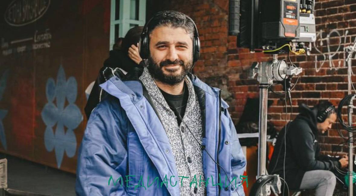 В базу украинского «Миротворца» внесен режиссер Сарик Андреасян. Его обвиняют в «нарушении границы Украины и незаконной деятельности в Крыму».   У этих все стабильно Андреасян, если уж чему и представляет угрозу, то скорее российскому кинематографу, если мы говорим о качестве фильмов, ну, вы поняли…