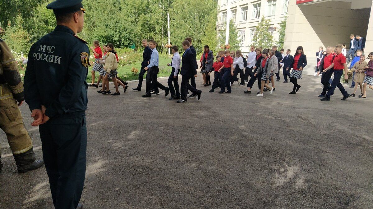 Работа школы 2 в Лебедяни парализована из за угрозы минирования newslipetsk ru fn 1719711 html Сегодня 5 сентября в Лебедяни Липецкой области на электронную почту администрации района поступило анонимное сообщение о минировании школы 2 Прислать новость Подписаться