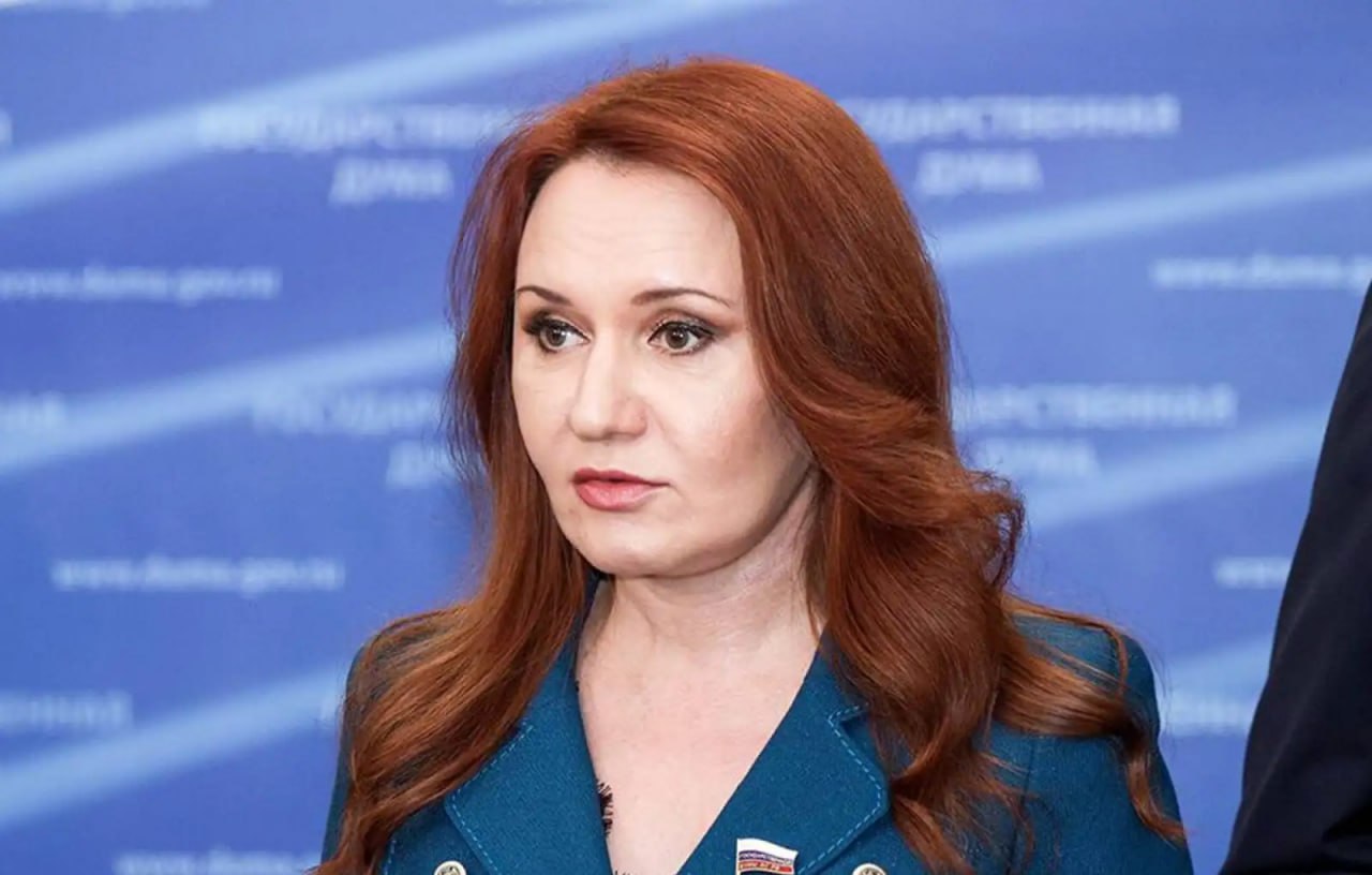 Депутат Государственной Думы РФ, член комитета по труду, социальной политике и делам ветеранов Светлана Бессараб прокомментировала «Ридусу» проект законодательного запрета обязательных субботников для сотрудников частных и государственных предприятий, который предложил директор Института исследования проблем современной политики Антон Орлов. «Что касается именно майских субботников, то, как правило, они сами с удовольствием на это соглашаются с тем, чтобы провести маевку. Часто это сопряжено именно с коллективным шашлыком, выездом на природу, — своего рода мероприятие по командообразованию. Но опять-таки, если работник не желает участвовать в таких мероприятиях, он легко может отказаться, и Трудовой кодекс это предусматривает», — сказала депутат «Ридусу».