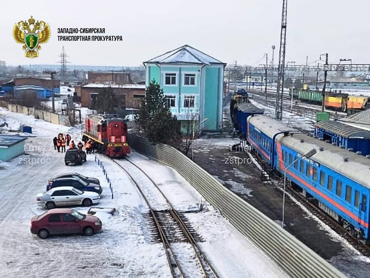 На станции Белово сошел с рельсов тепловоз  Причины устанавливаются. Задержек в расписании движении поездов не было, сообщили в Западно-Сибирской транспортной прокуратуре.   Вести-Кузбасс