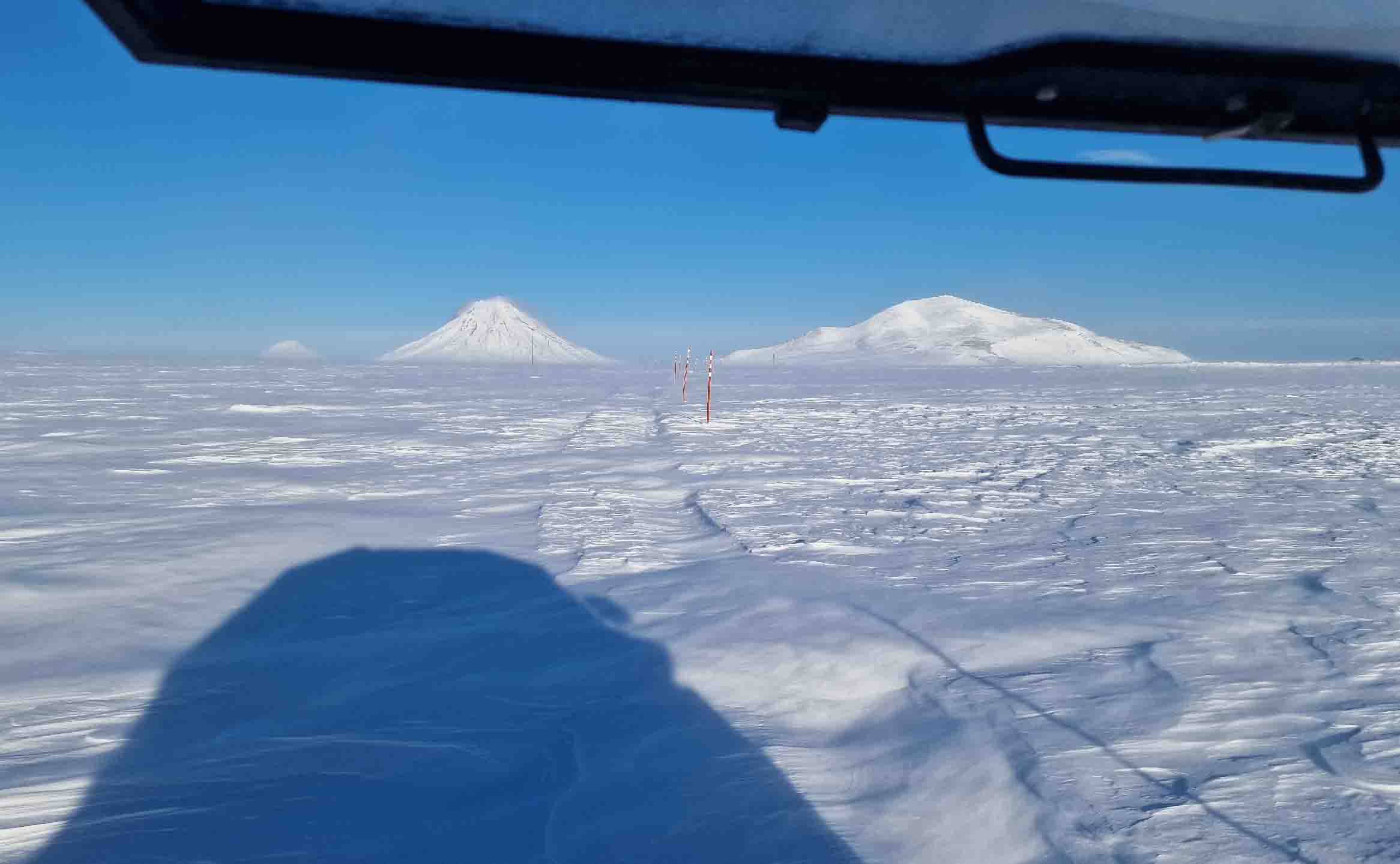 Камчатцы продолжают штурмовать дорогу на Дикие озерки Снова безуспешно Об очередном происшествии по дороге на термальные источники в Елизовском районе рассказал министр по ЧС Камчатского края Сергей Лебедев И снова путешественников подвёл не справившийся бездорожьем автомобиль передаёт ИА Камчатское время Подробности по ссылке   kamtime ru article 7300de61 6fa1 4f2b 9ca7 5f2f71148fa5