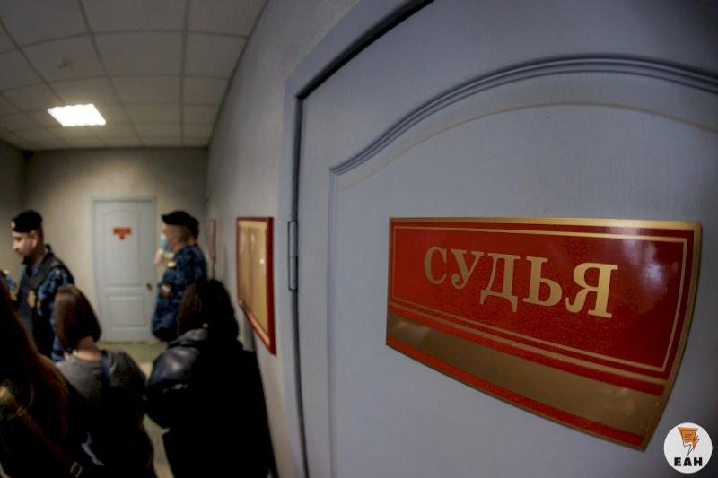 Суд не стал отправлять в колонию члена ОПГ челябинских дорожников Степанова Бывший начальник отдела технического надзора дорожно-строительных работ ОГКУ «Челябинскавтодор» Артем Степанов получил шесть лет лишения свободы условно. Степанов заключил досудебное соглашение и, кроме условного срока, получил штраф в размере 1,6 млн рублей. У него конфисковали 1,9 млн рублей, мобильный телефон и стиральную машину.