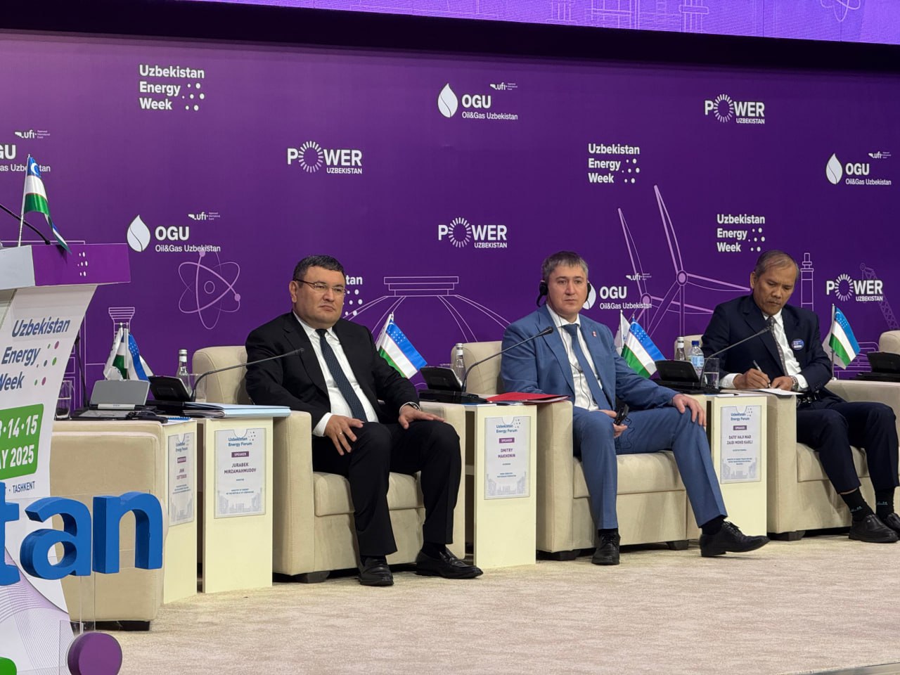 Форум в рамках Энергетической недели Узбекистана объединил свыше 3,4 тыс. участников из 32 стран Глава Минэнерго РУз Журабек Мирзамахмудов сообщил, что в этом году в мероприятии принимают участие более 650 компаний и брендов, свыше 90 спикеров и 1,1 тыс. делегатов, передает корреспондент .