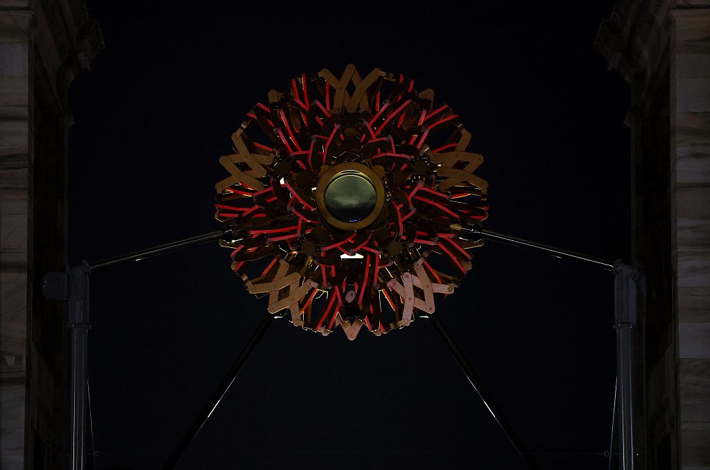 Президент МОК Кирсти Ковентри объявила закрытыми XXV зимние Олимпийские игры в Милане и Кортина д Ампеццо Олимпийский огонь официально погас Getty Images Подписаться на РБК Спорт