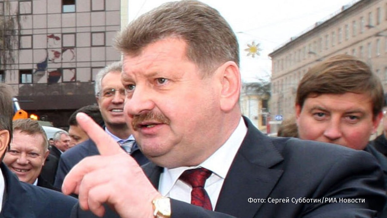 Силовики проводят обыски по делу о хищениях при строительстве приграничных укреплений у вице-губернатора Брянской области Николая Симоненко, сообщил источник РЕН ТВ. На данный момент статус Симоненко неизвестен. МАХ Отправить новость