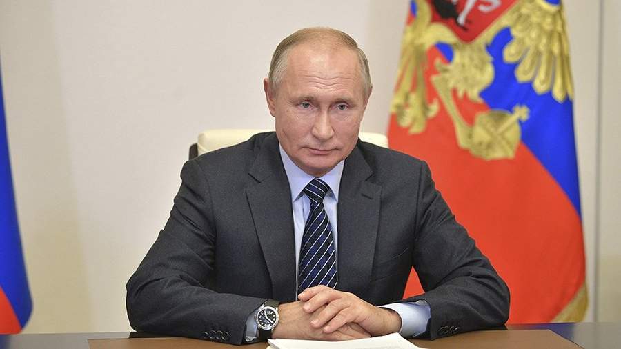 Президент России В.В.Путин направил приветствие участникам Первых российско-африканских международных учений команд быстрого реагирования на чрезвычайные ситуации санитарно-эпидемиологического характера 23 апреля 2025 года Уважаемые друзья! Приветствую вас по случаю открытия Первых российско-африканских международных учений команд быстрого реагирования на чрезвычайные санитарно-эпидемиологические ситуации. Российская Федерация придаёт большое значение развитию международного сотрудничества по противодействию угрозе опасных инфекционных заболеваний. Важными партнёрами в этой сфере для нас традиционно являются африканские государства. По итогам второго саммита Россия – Африка мы реализуем масштабную программу помощи африканским друзьям в борьбе с эпидемиями, в том числе теми, которые имеют пандемический потенциал. За неполные два года в рамках этой программы уже подготовлено более 150 африканских специалистов, проводятся совместные исследования по изучению десятков опасных инфекций, в страны Африки поставлены шесть мобильных лабораторий. Организация на территории Эфиопии учений по линии санитарно-эпидемиологических служб с участием команд быстрого реагирования из России и 15 африканских государств, а также представителей ряда международных и региональных организаций, несомненно, выводит наше взаимодействие на качественно новый уровень. Это мероприятие предоставляет хорошую возможность для обмена профессиональным опытом, отработки совместного применения специального оборудования и совершенствования методик реагирования на вспышки опасных инфекционных заболеваний. Уверен, что учения будут весьма полезны для всех участвующих в них служб, позволят повысить их готовность к защите здоровья и благополучия людей. Искренне желаю вам успехов и всего самого доброго. #РоссияАфрика