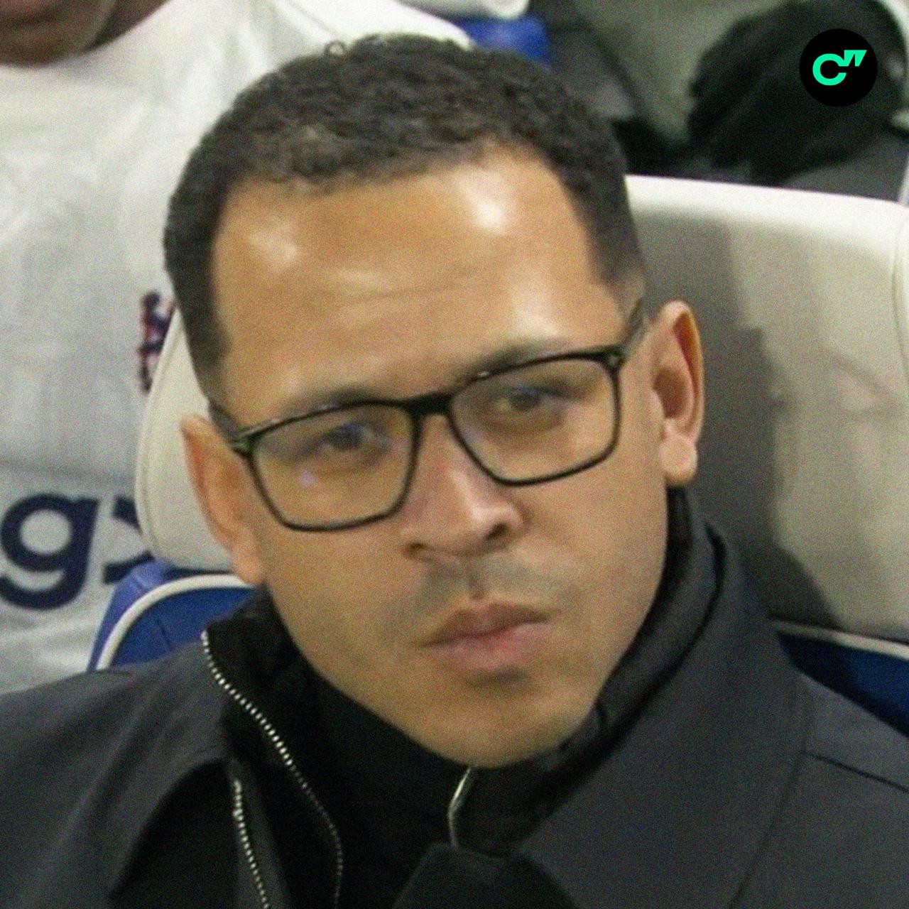 Лиам Росеньор сообщил игрокам и сотрудникам Челси о важности мытья рук на специальной встрече сегодня днем сразу несколько работников клуба включая Делапа и Гиттенса подхватили вирус Mirror   Все рекорды сезона в приложении ГОЛ