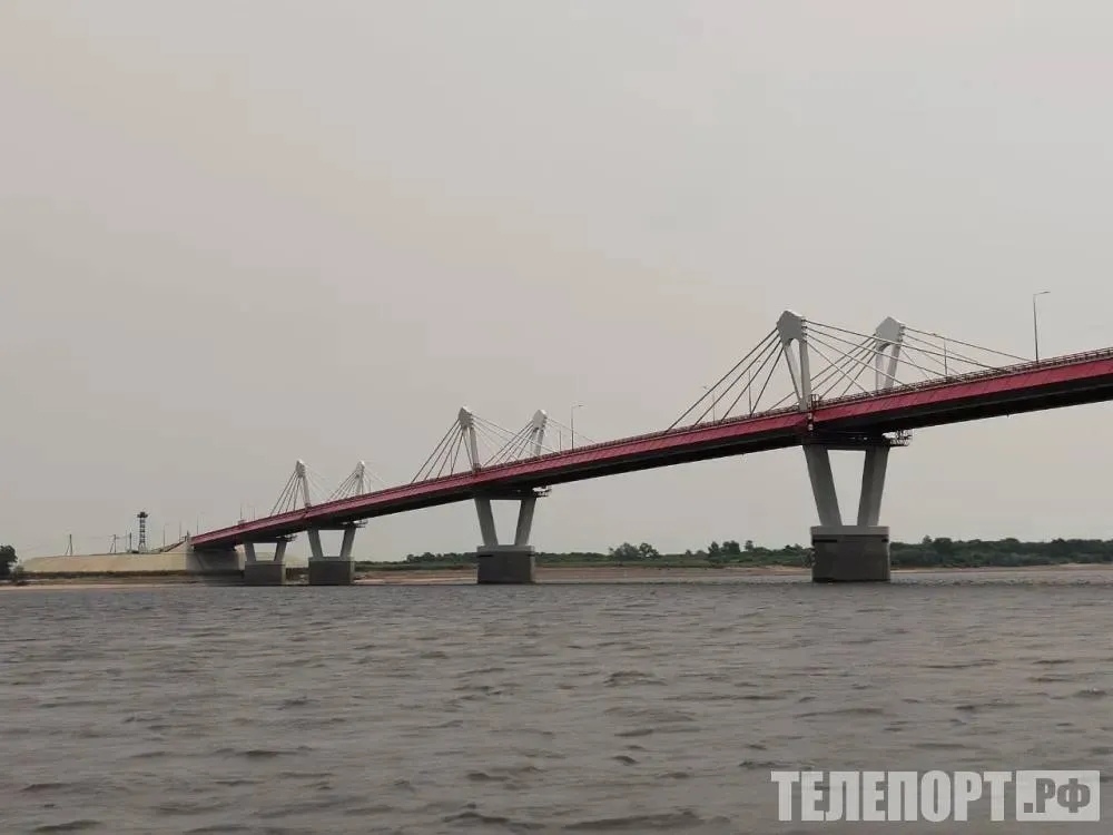 Губернатор Амурской области поручил создать благоприятные условия для перевозчиков из регионов Важно закрепить за Приамурьем статус логистического хаба на восточном направлении подчеркнул Василий Орлов В первом квартале 2026 года грузовой трафик на мосту через Амур между Хэйхэ и Приамурьем вырос вдвое по сравнению с данными за январь март прошлого года В отдельные дни через пункт пропуска Кани Курган проходило более 560 автомобилей сообщили в правительстве Амурской области Подробнее