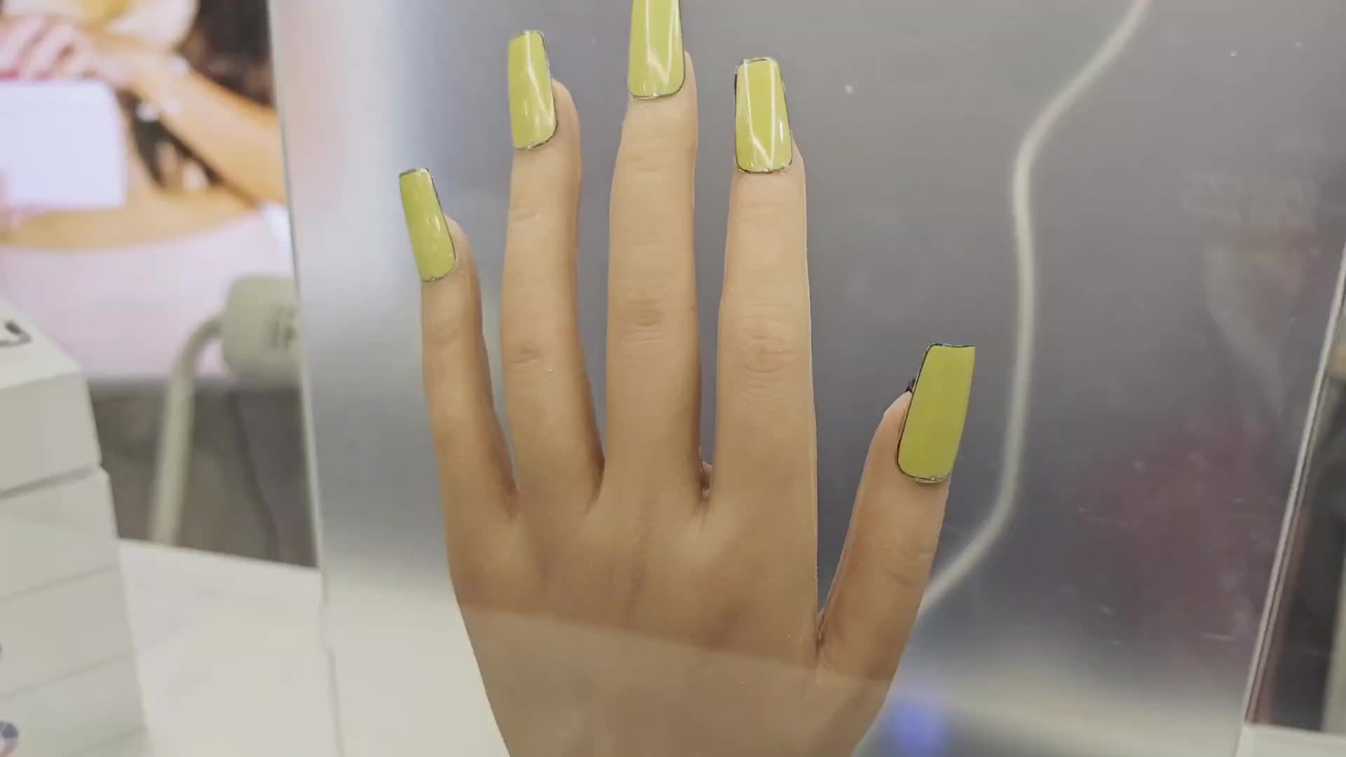 iPolish представляет умные накладные ногти, меняющие цвет на CES 2026