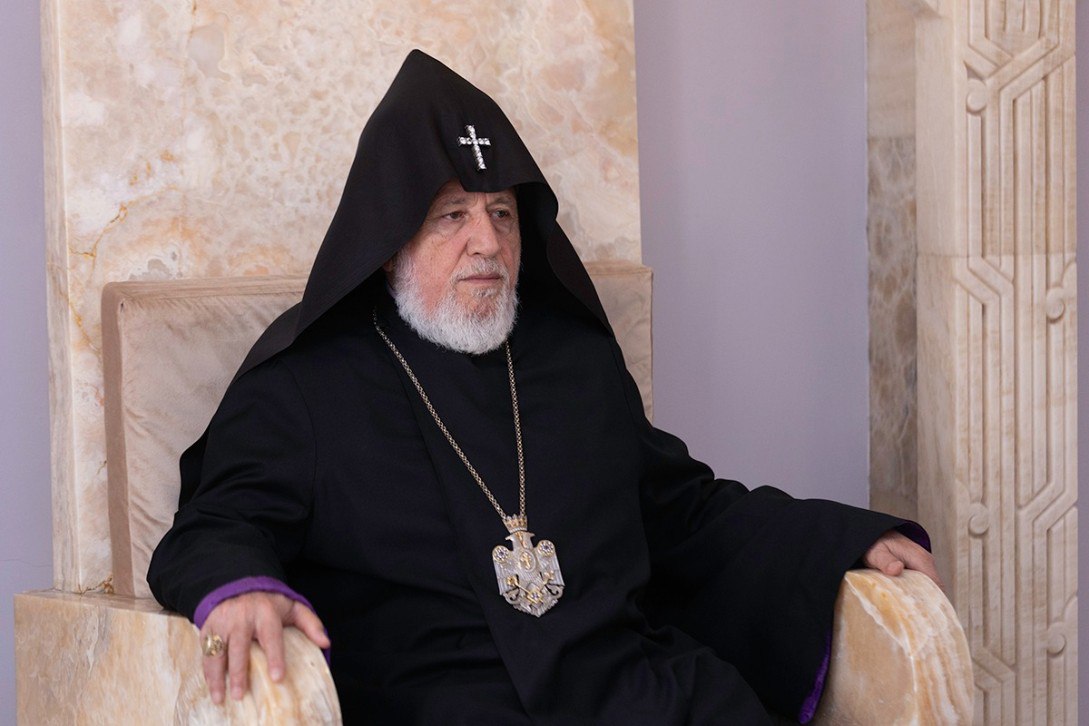 Католикос всех армян Гарегин II отправился в Объединённые Арабские Эмираты. Об этом сообщила пресс-служба Первопрестольного Святого Эчмиадзина. Католикос в ОАЭ встретится с попечителями Церкви Святого Назарета в Калькутте и Армянской филантропической семинарии для обсуждения их деятельности и жизни общины.