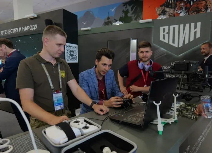 Центр «ВОИН» представит две масштабные площадки на ВЭФ-2025 Центр военно-спортивной подготовки и патриотического воспитания молодежи «ВОИН» примет участие в X юбилейном Восточном экономическом форуме, который пройдет с 3 по 6 сентября во Владивостоке. Организация представит свои площадки на территории кампуса ДВФУ и впервые на выставке «Улица Дальнего Востока». Об этом сообщает пресс-служба главы и правительства региона. Подробнее читайте по ссылке Фото: пресс-служба главы и правительства Якутии