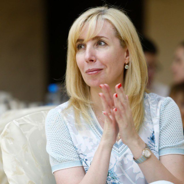 Анна Минькова оставила должность вице губернатора Кубани Об этом она сообщила в своём тг канале С сегодняшнего дня я больше не занимаю пост вице губернатора Я сама приняла это решение продиктованное личными убеждениями Прошедшие десять лет были значимы для социальной сферы региона с немалыми вызовами на пути Хочу поблагодарить министров и всю команду за плодотворную работу и выдающиеся результаты которых мы достигли вместе Отдельное спасибо врачам педагогам работникам социальных служб и учреждений культуры журналистам написала Анна Минькова