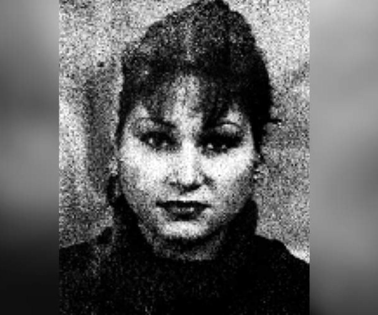 В Испании установили личность россиянки погибшей 20 лет назад Полиция Испании установила личность женщины в рамках международной операции IDENTIFY ME координируемой Интерполом Погибшей оказалась россиянка Людмила Завада Тело было найдено 3 июля 2005 года таксистом в муниципалитете Виладеканс Барселона Следы на месте происшествия указывали на насильственную смерть а также на то что тело было перемещено туда примерно за 12 часов до обнаружения Установить личность не удавалось почти два десятилетия Прорыв в деле стал возможен после того как бюро Интерпола в Мадриде получило от коллег из Анкары информацию о совпадении отпечатков пальцев погибшей с данными в турецких базах Позднее данные были подтверждены российскими властями по генетическому профилю совпавшему с профилем сестры погибшей