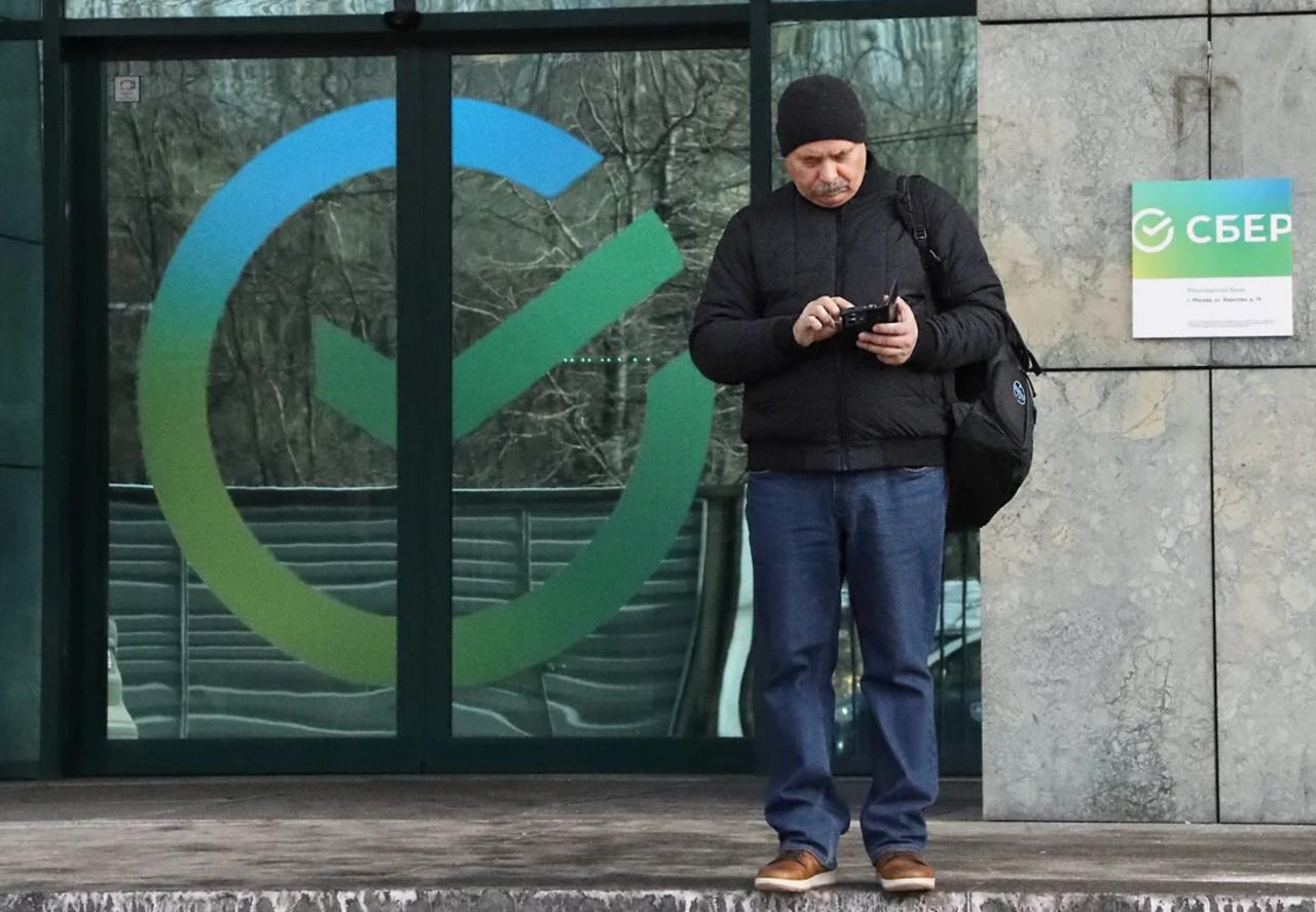 Виртуальный оператор связи «Сбера» начинает оказывать услуги связи в Крыму с 29 мая и планирует подключить 10% всех жителей региона — около 240 тыс. человек Работать оператор будет на сети «Миранды-медиа» 19,99% у «Ростелекома» «Сбермобайл» планирует также выходить в ДНР, ЛНР, Запорожскую и Херсонскую области Подписаться