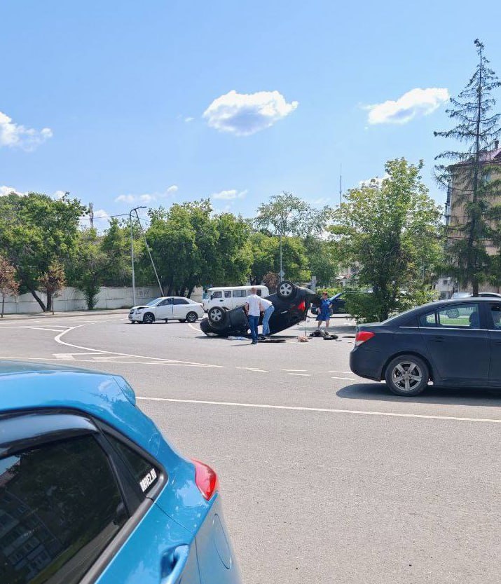 Машина перевернулась возле пригородного вокзала в Кургане Информации о пострадавших пока нет. Короче, Курган ГТРК Курган