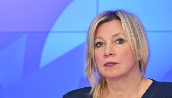 Захарова сочла уровень правовой грамотности Каллас вызывающим опасения за будущее ЕС Официальный представитель МИДа РФ прокомментировала рассуждения главы евродипломатии о свободе На встрече с евродепутатами Кая Каллас в частности высказала предположение что Европейский союз это сама суть свободы поэтому любая критика свободы в объединении должна быть направлена в другую сторону возможно в Россию Неплохо было бы вспомнить живущей сейчас при авторитарном режиме Каллас что свобода не привязана к ЕС или какой то другой структуре Свобода явление всеобъемлющее не зависящее от перепадов настроений бюрократии в Брюсселе Ставить ЕС над свободой значит совершенно не понимать её сути Кая не осознаёт ничего а уровень её правовой грамотности и общественно политической подготовки вызывает опасение за будущее ЕС написала Мария Захарова в своём Telegram канале Подписаться на Говорит Москва Telegram VK MAX