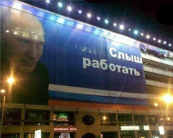 Работягам приготовиться россиян могут заставить работать до 240 часов сверх нормы Госдума приняла в первом чтении законопроект который увеличивает допустимый объём сверхурочной работы для россиян с 120 до 240 часов в год После окончательного принятия документа работодатели смогут легально привлекать сотрудников к работе фактически в две смены Сейчас трудовое законодательство ограничивает переработку четырьмя часами в течение двух дней подряд Новый закон снимает это ограничение в рамках годового лимита Власти объясняют инициативу дефицитом кадров и необходимостью повысить гибкость рынка труда По их оценке переработки смогут затронуть сотни тысяч работников Критики опасаются что добровольная сверхурочная работа на практике станет принудительной Законопроект ещё предстоит рассмотреть во втором и третьем чтениях NEWS VL в MAX прислать новость