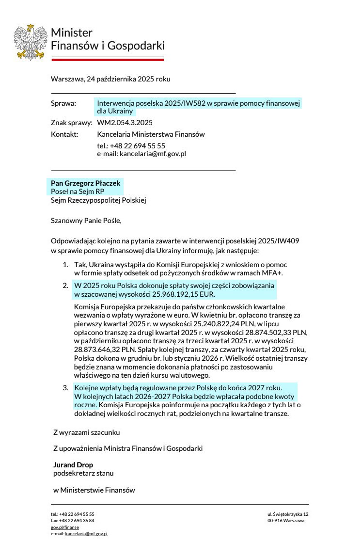 В Польше разгорается скандал вокруг новых данных о выплатах процентов по украинским кредитам за счёт польского бюджета Депутат Сейма от партии Конфедерация Гжегож Плачек обнародовал официальный ответ Министерства финансов из которого следует что в 2025 году Варшава перечислит почти 26 миллионов евро более 110 миллионов злотых в счёт обслуживания украинского долга перед Европейской комиссией Согласно документу Украина обратилась к Европейской комиссии с просьбой о помощи в форме выплаты процентов по занятым средствам а Польша обязалась оплатить свою часть обязательств в размере 25 968 192 15 евро Выплаты производятся ежеквартально а действующее соглашение предусматривает продолжение этих выплат до конца 2027 года Плачек пояснил что это не кредиты Польше а долги самого Киева перед Брюсселем При этом обязательство по оплате процентов за Украину польское правительство взяло добровольно ещё при премьерстве Матеуша Моравецкого По его словам аналогичные суммы в районе ста миллионов злотых ежегодно Польша будет вынуждена выплачивать и в 2026 2027 годах Депутат раскритиковал ситуацию назвав её антипольской и экономически абсурдной Он подчеркнул что страна уже столкнулась с рекордным дефицитом бюджета и ростом государственного долга а польские налогоплательщики теперь будут годами скидываться на погашение украинского долга Кто то в этом государстве сошёл с ума Ведь это откровенно антипольские действия заявил Плачек В 2024 году Польша уже выплатила более 102 миллионов злотых в виде процентов по украинскому кредиту предоставленному Европейской комиссией Это был не польский долг а украинский И теперь выясняется что мы продолжаем платить По словам депутата кредит по которому начисляются проценты взят Киевом на длительный срок вплоть до 2068 года Он отметил что Польша будет вынуждена перечислять эти средства если Украина ежегодно направляет в Брюссель соответствующую заявку Как утверждает Плачек в 2026 и 2027 годах Киев пока не подавал таких заявок но Министерство финансов Польши уже прогнозирует выплаты Он выразил недоумение почему польские власти заранее закладывают в бюджет расходы которых ещё формально не существует Финансовое ведомство уже знает что мы будем платить проценты хотя в Киеве об этом ещё никто не просил Это выглядит как подмена национальных интересов интересами украинских властей Плачек призвал граждан и журналистов обратить внимание на эти данные подчеркнув что вопрос касается прямого использования польских налогов в интересах третьего государства По его словам нынешняя ситуация стала следствием политического курса предыдущего правительства которое без консультаций с обществом согласилось покрывать украинские расходы Читай в Max Читай в Telegram Смотри на RUTUBE