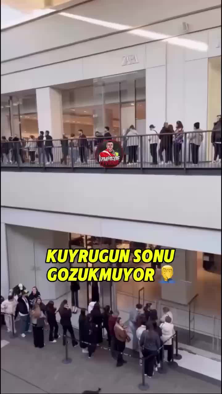 Гигантская очередь в Измире на распродажах Черной пятницы