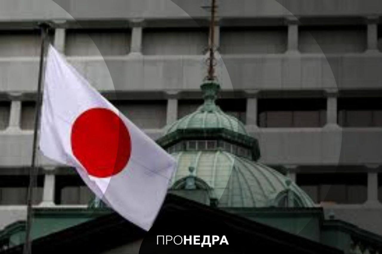 Mitsubishi купила газовые активы Aethon в США за 7 53 млрд долларов Японский торговый дом Mitsubishi Corp приобрел активы Aethon Energy Management в США связанные с добычей сланцевого газа и инфраструктурой Сумма сделки составила 7 53 млрд долларов Сделка включает покупку долей Aethon за 5 2 млрд долларов и принятие долга в размере 2 33 млрд долларов Активы расположены в Техасе и Луизиане Объем добычи составляет около 59 млн кубических метров газа в сутки что эквивалентно примерно 15 млн тонн СПГ в год Mitsubishi рассматривает возможность экспорта части добычи в виде СПГ в Азию и Европу Приобретение стало крупнейшим в истории компании и усиливает ее позиции вблизи побережья Мексиканского залива и экспортной инфраструктуры США   Пронедра Подписывайся