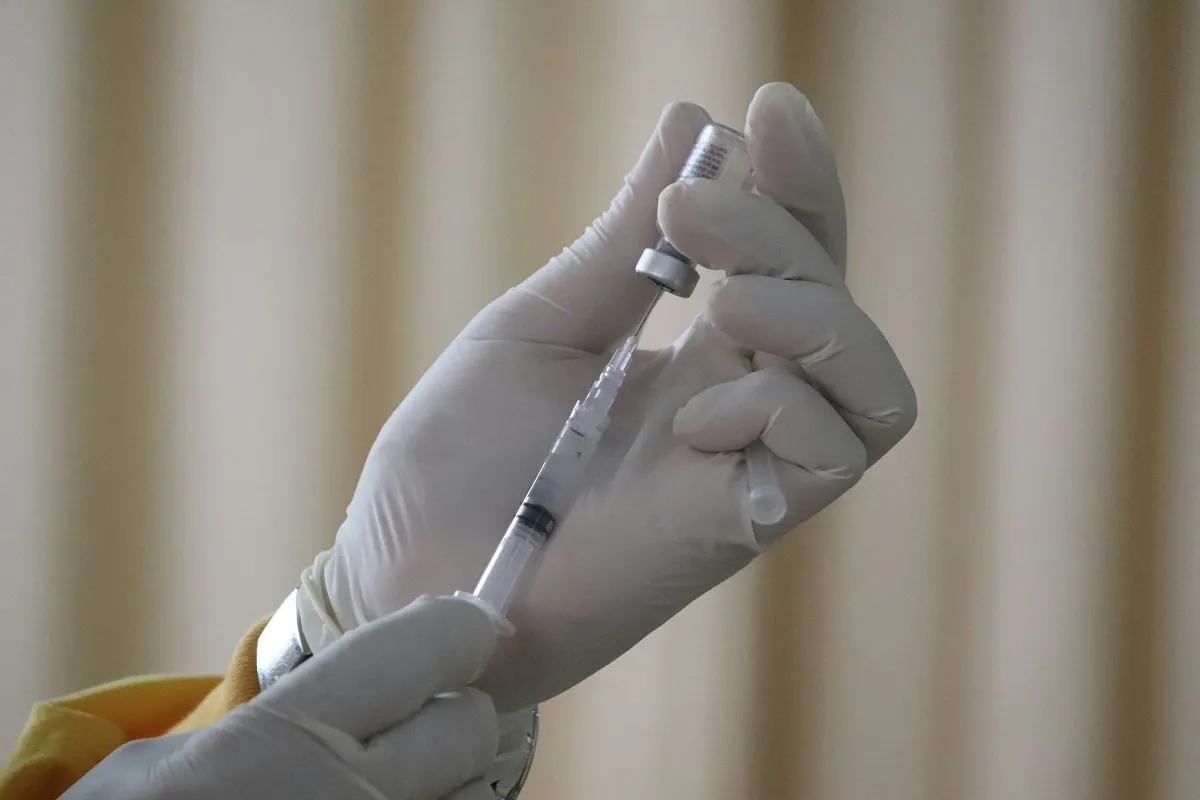 Российскую вакцину от колоректального рака получили первые пять пациентов рассказала глава ФМБА Вероника Скворцова По её словам препарат безопасен и хорошо переносится Фото Mufid Majnun Unsplash com