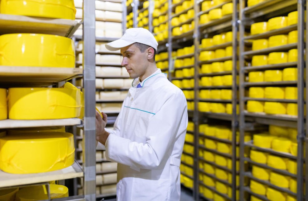 В Челябинской области стали производить больше продуктов питания За первые семь месяцев года в Челябинской области отмечен рост производства мясных полуфабрикатов сметаны мороженого печенья тортов и макаронных изделий Это стало возможным благодаря реализации инвестиционных проектов в агропромышленном секторе С начала года аграрии привлекли 3 3 миллиарда рублей льготных инвестиционных кредитов на приобретение оборудования техники и племенной продукции ПОДРОБНЕЕ URALPRESS RU
