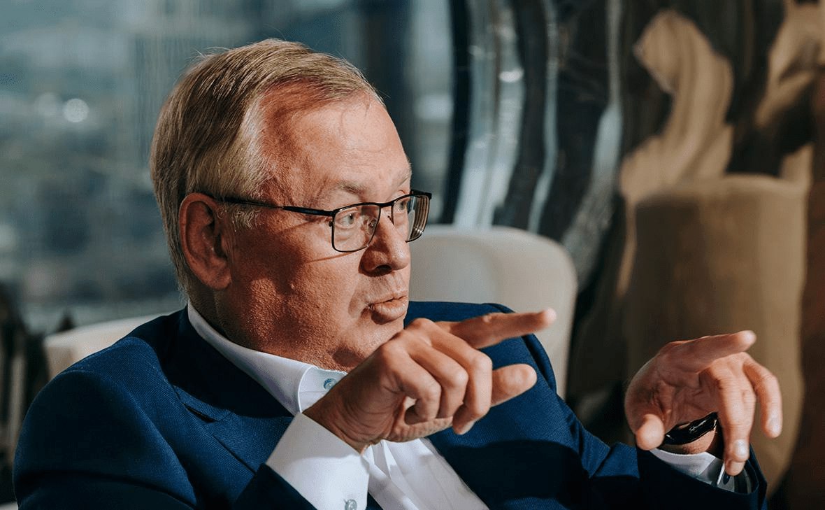 Глава ВТБ Андрей Костин уверен, что по итогам заседания 6 июня 2025 года ЦБ снизит ключевую ставку. Он заявил журналистам, что «готов поспорить на десять щелчков». Большинство аналитиков и первый зампред ВТБ Дмитрий Пьянов, считают что регулятор сохранит ставку на уровне 21% vc.ru/money/2019150