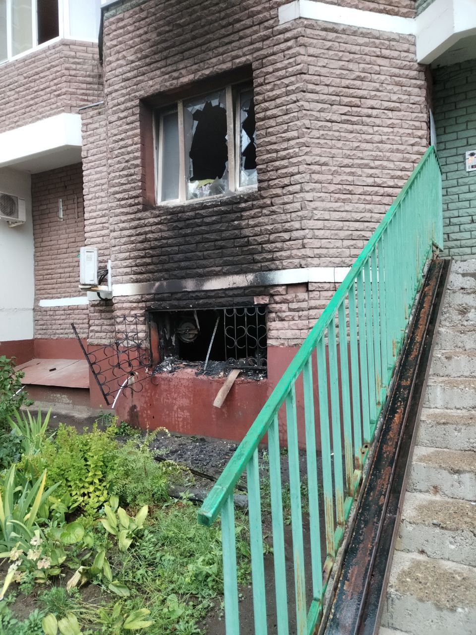 На Минской загорелась кальянная   Предварительно, возгорание возникло на кухне, пламя охватило 16 «квадратов».  К счастью, обошлось без пострадавших, а прибывшие пожарные уже все потушили.    Подписаться на «Вечерку»