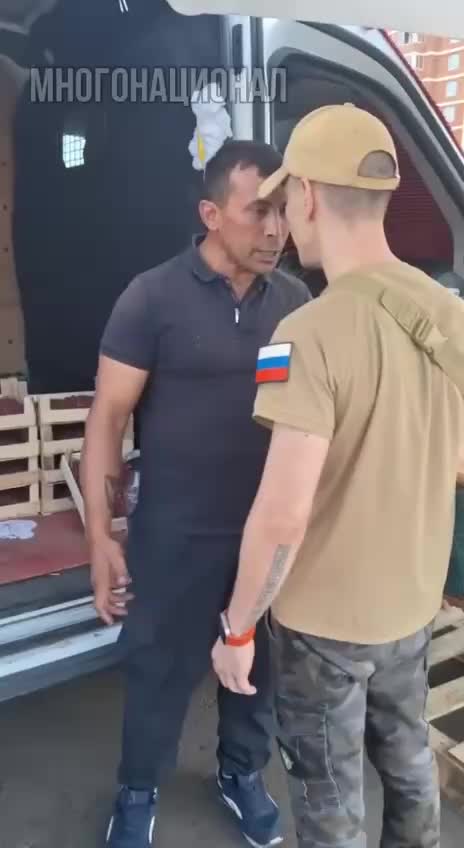 Конфликт на незаконном рынке в Красноярске: торговец угрожает ножом
