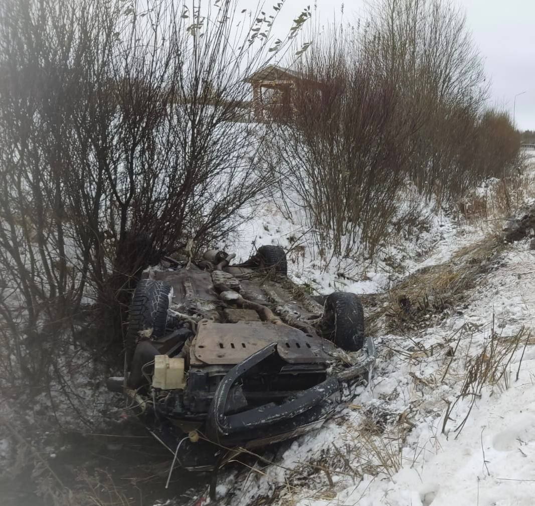 Сегодня в слободе Зоновы в жестком ДТП погиб человек  Водитель "Субару Импреза" врезался в фонарь, съехал с дороги и опрокинулся. Водитель травмирован, пассажир автомобиля погиб.  Читать Pro Город •