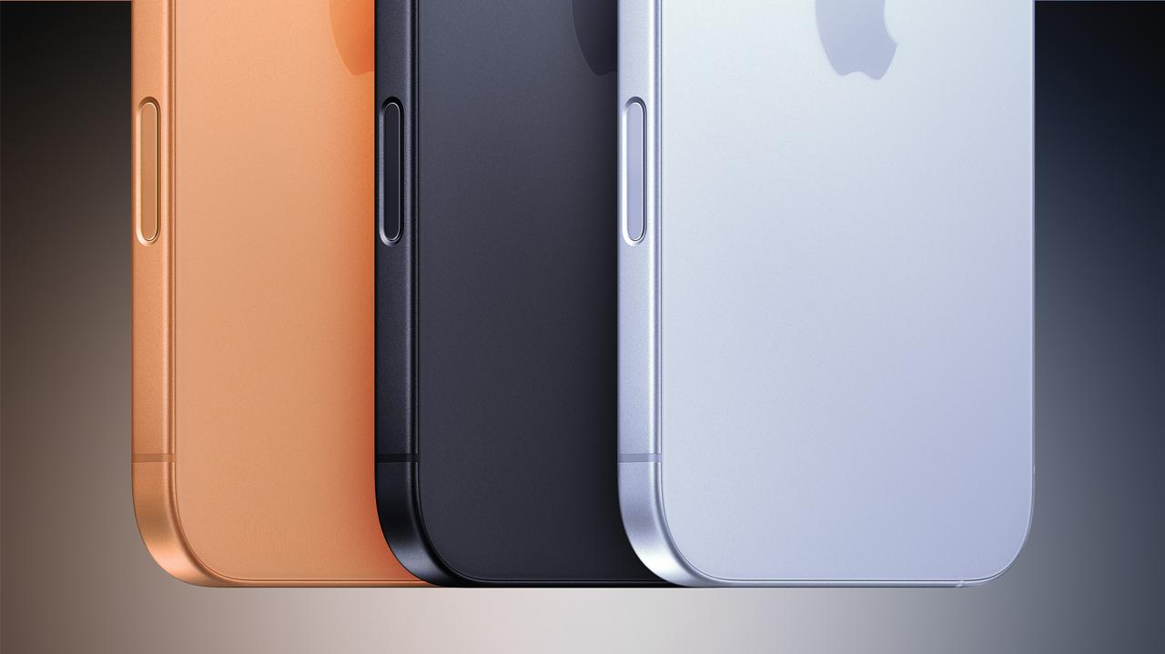 Все модели iPhone 17 подорожают во всём мире Аналитик Jefferies Эдисон Ли поделился в инвестиционной заметке своими прогнозами относительно цен на будущие смартфоны Apple. Он ожидает, что компания повысит цены на всю линейку iPhone 17 на $50, чтобы компенсировать рост стоимости комплектующих и пошлины. Текущие модели серии iPhone 16 стартуют с отметки $799 за базовую версию на 128 ГБ, а топовый iPhone 16 Pro Max — с $1199. Соответственно, iPhone 17 будет стоить от $849, а iPhone 17 Pro Max — от $1249 без учёта налогов . Прогноз аналитика появился после того, как компания присвоила акциям AAPL рейтинг «Hold» удерживать , ссылаясь на высокие продажи iPhone во втором квартале 2025 года. Согласно аналитической заметке, американские телекоммуникационные компании сообщили о росте продаж оборудования на 22% в годовом исчислении, что является самым высоким показателем за шесть кварталов. Интересно, что ещё в мае The Wall Street Journal писали о планах Apple по повышению цен на модели iPhone 17. По имеющимся данным, компания может оправдать рост стоимости новыми функциями и редизайном.