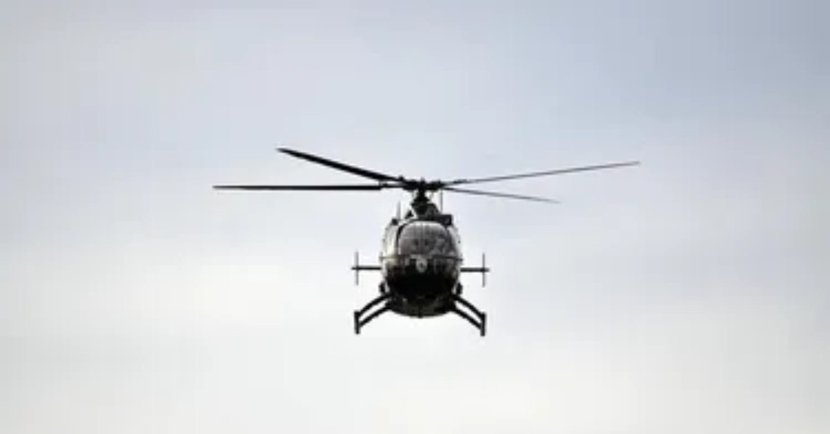 В Балтийском море между эстонскими островами Вилсанди и Сааремаа упал вертолет. «По данным Департамента полиции и пограничной охраны, все находившиеся на борту вертолёта, упавшего в море, живы», — говорится в сообщении национального гостелерадио. В ходе спасательной операции с потерпевшего крушение воздушного судна были эвакуированы семь человек. Их доставили в порт Викати. Медицинская помощь им не понадобилась.