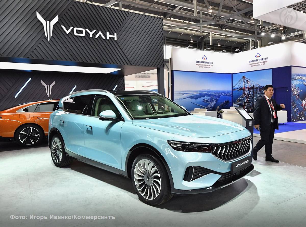 Продажи новых автомобилей в ноябре упали на 23 относительно октября Вопреки ожиданиям ажиотажа на авторынке в последнем месяце перед вступлением в силу новых правил расчета утильсбора не произошло На снижение по мнению экспертов повлияли в первую очередь высокие цены Топ 5 марок автомобилей по продажам в ноябре Lada Haval Tenet Geely Belgee В декабре рынок вероятно покажет рост продаж относительно ноября но небольшой в пределах 5 считают большинство опрошенных Ъ экспертов А в начале 2026 года возможна просадка из за выбранного спроса и традиционного сезонного фактора Подписывайтесь на Ъ Оставляйте бусты