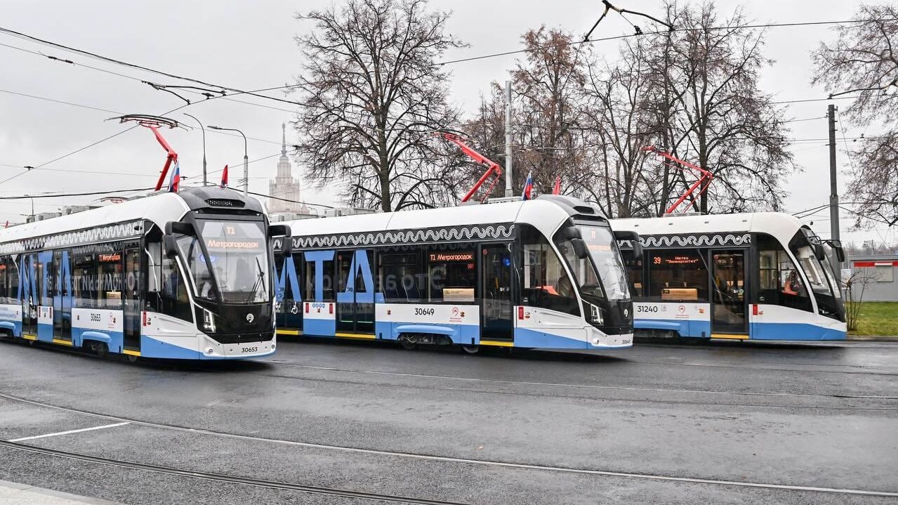 В Госдуме предложили временно заморозить цены на общественный транспорт Даже небольшое увеличение тарифов превращается в дополнительную нагрузку для работников бюджетной сферы многодетных семей пожилых граждан и инвалидов заявил Сергей Миронов Председатель партии Справедливая Россия направил обращение с инициативой премьер министру Михаилу Мишустину передаёт ТАСС Обоснованным видится установление на федеральном уровне временного моратория на повышение тарифов на проезд в городском и пригородном общественном транспорте по крайней мере в течение ближайшего календарного года отмечается в послании Подписаться на Говорит Москва Telegram VK MAX