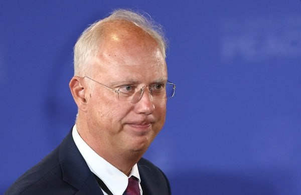 Глава РФПИ анонсировал рост товарооборота России и стран ШОС По словам Кирилла Дмитриева экономическое и инвестиционное сотрудничество резко усилится в том числе после встреч сегодня и завтра Об этом он сказал журналистам на саммите Шанхайской организации сотрудничества в Китае Глава РФПИ также отметил что экономики стран ШОС растут быстрее чем в стагнирующей Европе Кроме того он сообщил что платёжные карты российских банков будут активнее приниматься за рубежом Подпишись на Говорит Москва