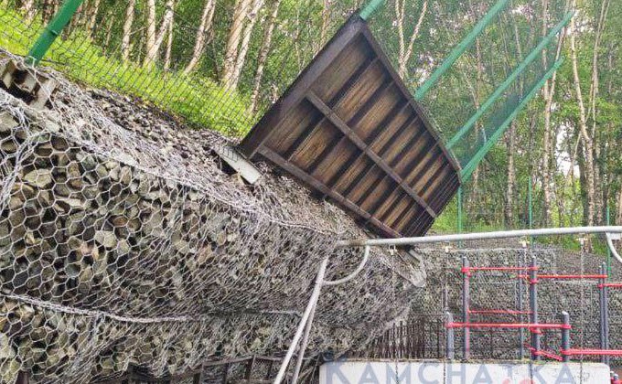 Инженера учреждения мэрии Петропавловска будут судить за превышение полномочий Ему предстоит отвечать за обрушение подпорной стены на детской площадке Прокуратура Петропавловска Камчатского направила в суд уголовное дело 33 летнего инженера муниципального учреждения Служба благоустройства Петропавловск Камчатского городского округа Подробности по ссылке kamtime ru article 58679cf5 88e8 409a 9ca7 6a9f8717eef7