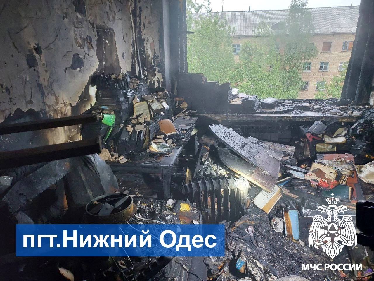 В поселке Нижний Одес произошел крупный пожар. Подробности сообщили в пресс-службе МЧС по Коми. По информации ведомства, на улице Ленина загорелась квартира. Прибывшие на место пожара спасатели эвакуировали из здания 62-летнего мужчину, еще 47 жильцов покинули свои дома самостоятельно. Предварительная причина пожара – неосторожное обращение с огнем.