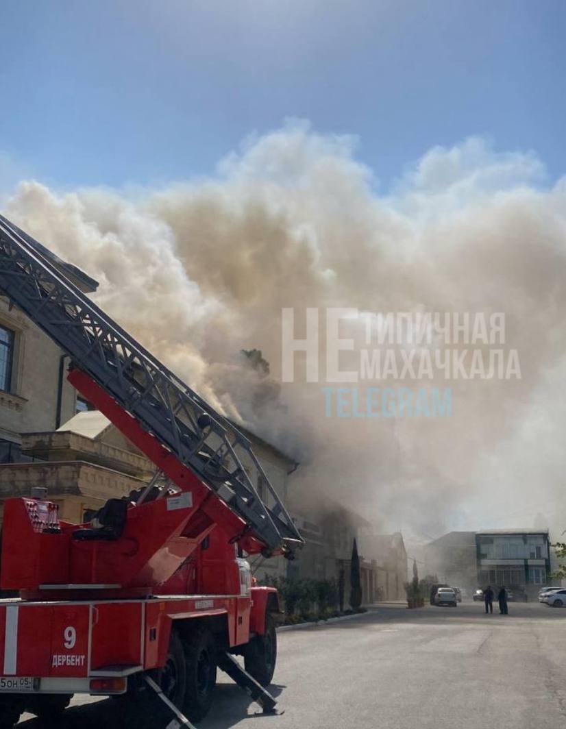 Пожар на коньячном комбинате в Дербенте локализован Огонь охватил около 500 кв метров По данным МЧС жертв и пострадавших нет Прислать новость Подписаться