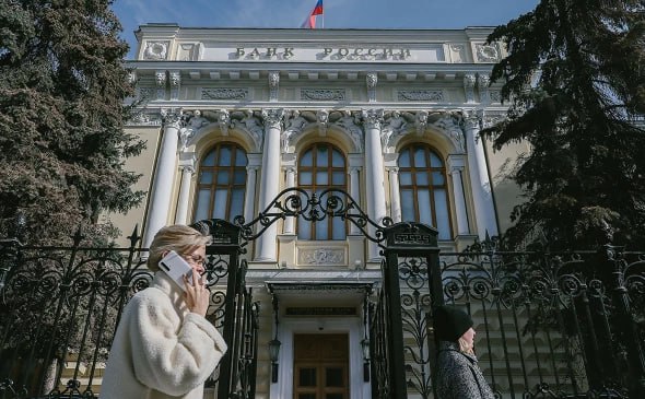 Банки считают что на финансовом рынке сложилась предкризисная ситуация По вступившим в силу с 1 сентября правилам сотовые операторы должны блокировать массовые звонки и банки утверждают что столкнулись с блокировкой около 30 своих звонков клиентам В первую очередь их волнует непрохождение вызовов для подтверждения вызывающих сомнения операций а также невозможность предупредить о просрочке Подробнее читайте в подписке РБК Фото Андрей Любимов РБК Следить за новостями РБК в Telegram