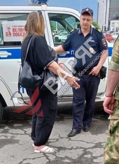 Обворовали на немалую сумму! В Челябинске обокрали магазин Торговая точка находится на улице Степана Разина, 3. В краже заподозрили женщину. ‼ День в магазине одежды и аксессуаров начался, как обычно. Но вечером сотрудники заметили подозрительную посетительницу. А потом и нескольких вещей не досчитались. Женщину уличили в воровстве на 7 тысяч рублей. Все случилось 3 июня. Продавцы нажали тревожную кнопку. Кого поймали, сотрудники охранного предприятия "Варяг" сфотографировали и выложили в сеть. Говорят, что у дамы была своя версия событий. Поведать эту историю ей предстояло уже полицейским. Как думаете, могла она украсть что-то?