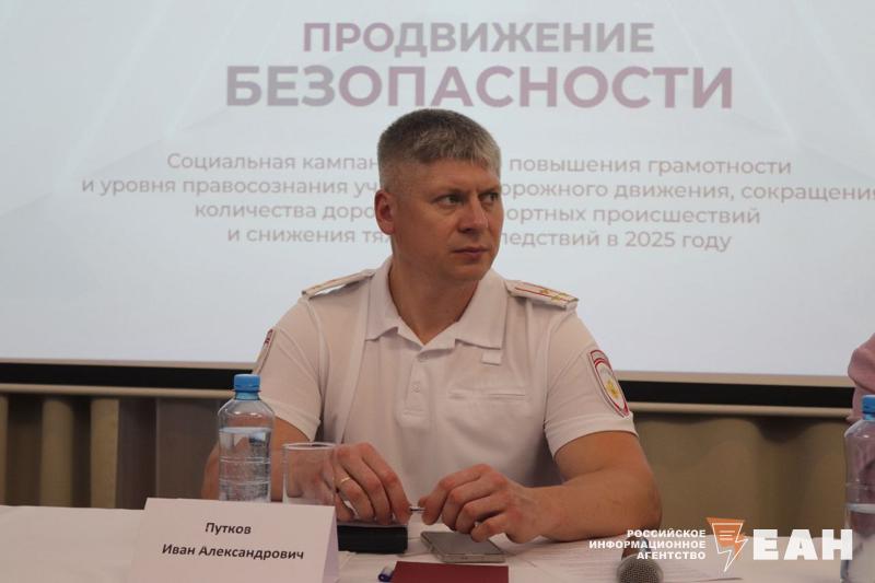 В Челябинской области в этом году резко ухудшилась статистика по ДТП Количество погибших в авариях выросло почти на треть. Такую статистику озвучил начальник управления Госавтоинспекции по Челябинской области Иван Путков. Он отметил, что водители стали чаще нарушать правила дорожного движения. Пешеходы, напротив, стали более дисциплинированными. По каким причинам чаще всего происходят аварии с пешеходами и почему увеличилось количество ДТП с электросамокатами — читайте в материале ЕАН.